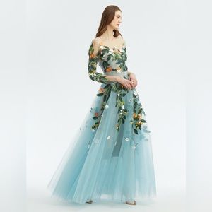 ISO Oscar De La Renta FORTUNELLA THREADWORK GOWN size 4